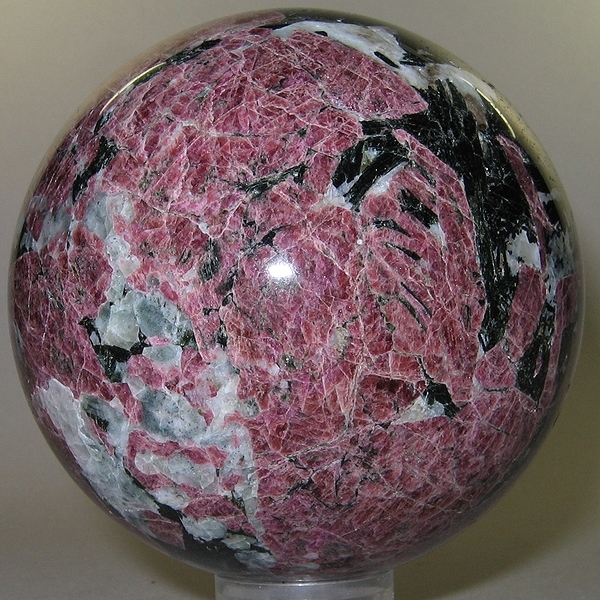 Eudialyte-Groenland.jpg