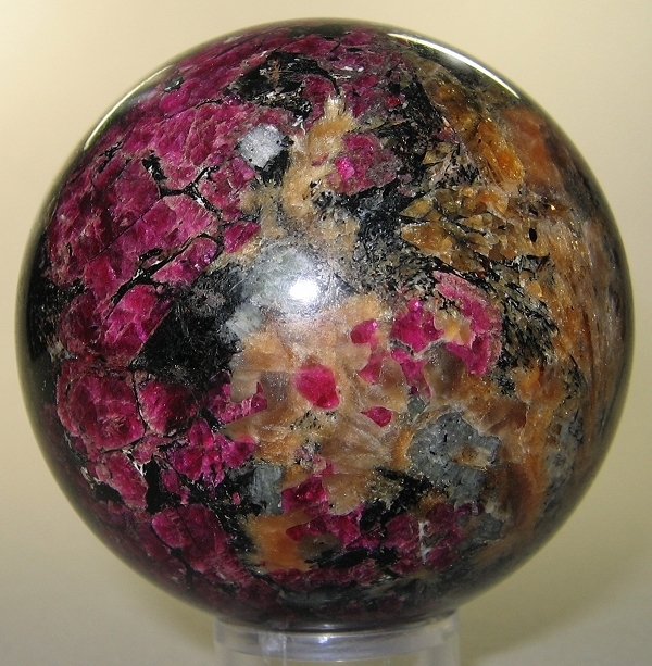 Eudialyte-Russie.jpg