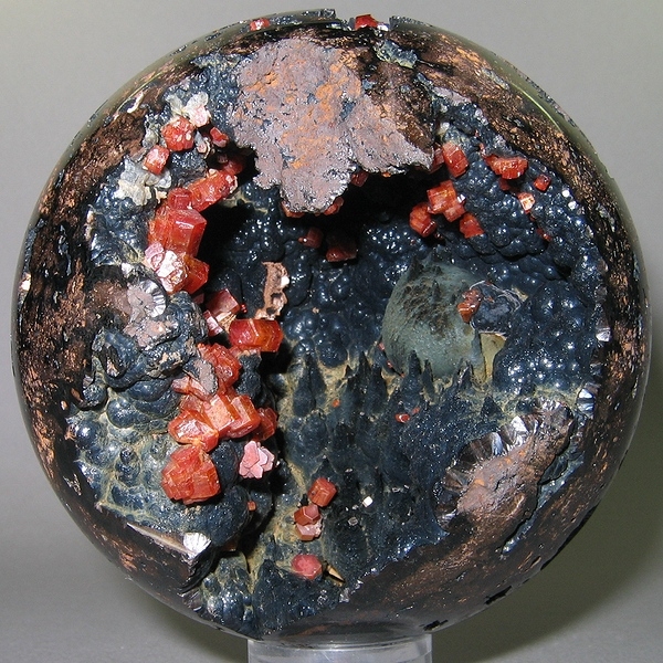 Vanadinite-Goethite-Maroc.jpg